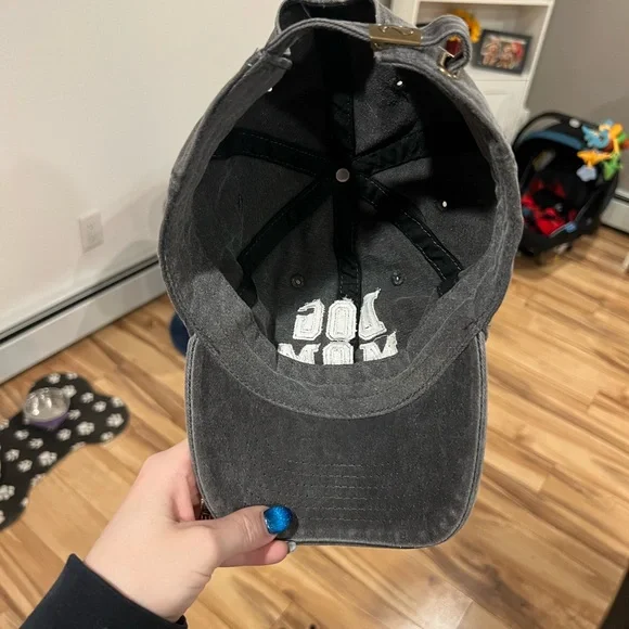 NWOT Gray 'Dog Mom' baseball hat - Picture 4 of 4